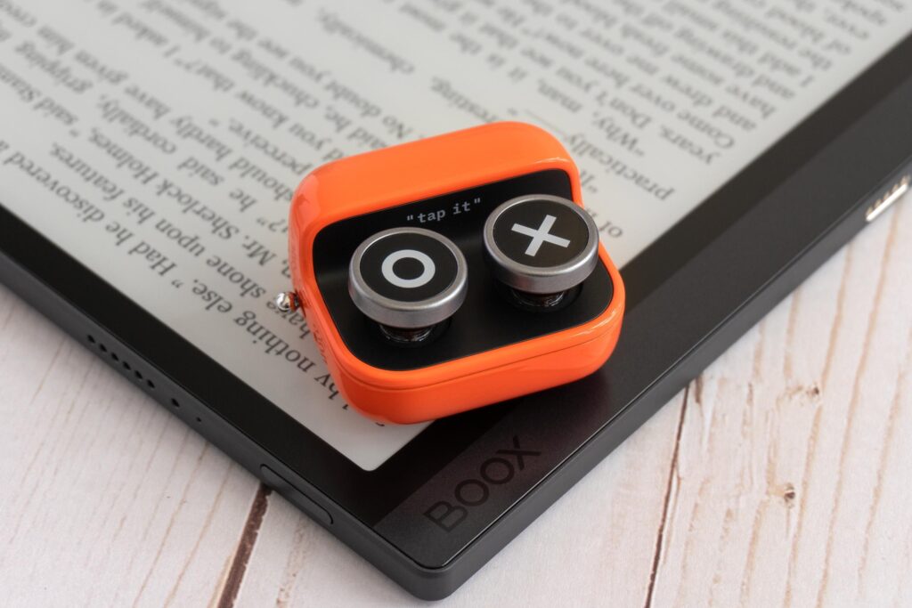 ​Boox’s quirky page-turning remote won me over 