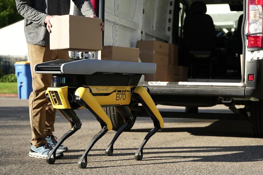 ​Boston Dynamics tries using ‘robot dogs’ for deliveries 