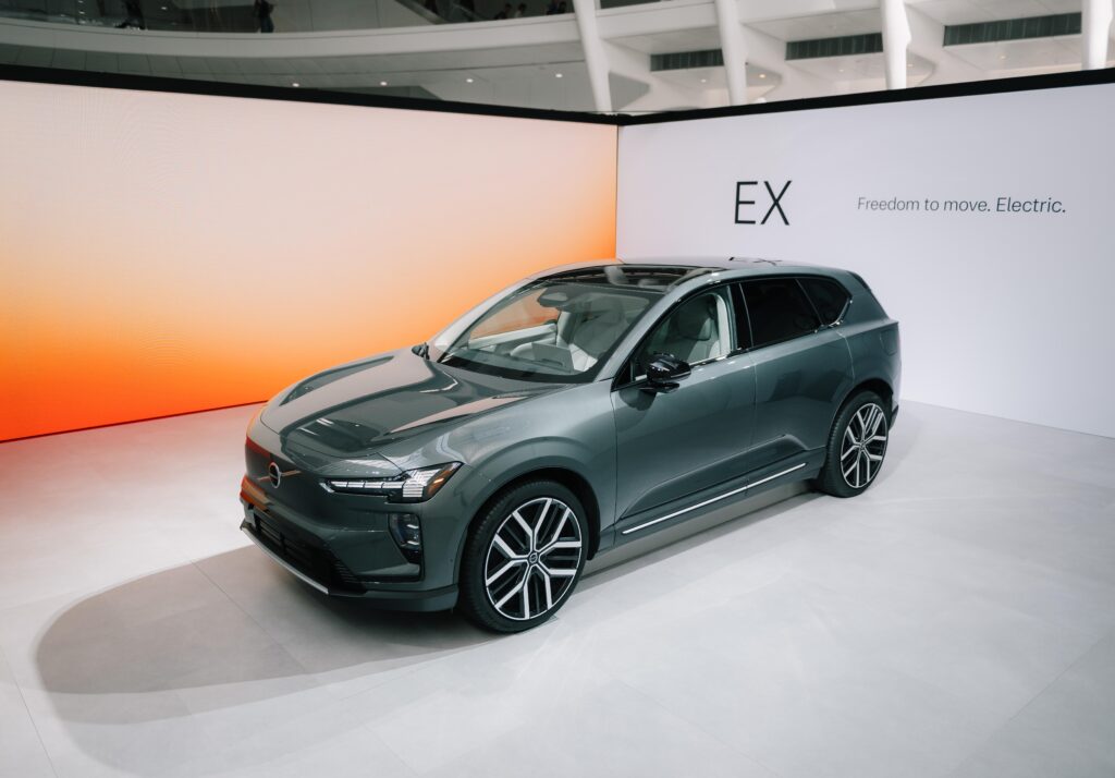 ​Volvo’s cars will warn one another about hazards in the road 